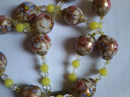 VINTAGE MURANO WEDDING CAKE GLASS NECKLACE. 51cm LONG.