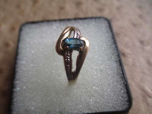 STUNNING SAPPHIRE @ DIAMOND RING IN SOLID GOLD