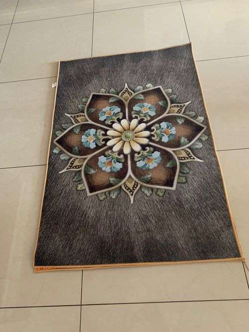 BEAUTIFUL CARPETS !!! A MUST HAVE !!