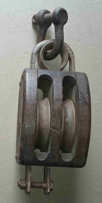 Ship sail rigging pulley
