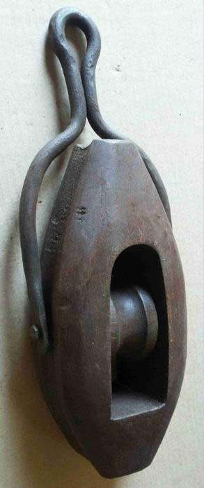 Ship sail rigging pulley