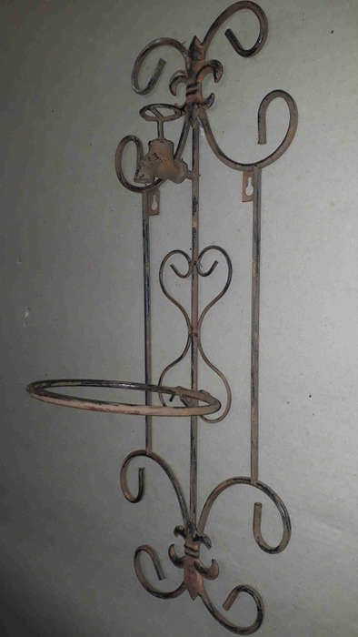 Garden. Wall hanging flower pot holder.