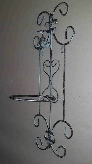 Garden. Retro wall hanging flower pot holder.