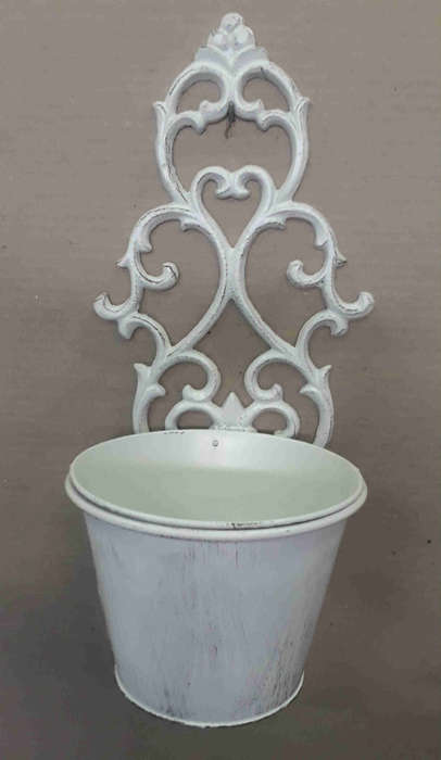 Garden. Wall hanging flower pot.