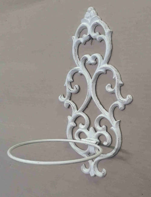 Garden. Wall hanging flower pot.