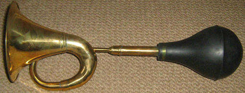 Horn. Taxi brass hooter