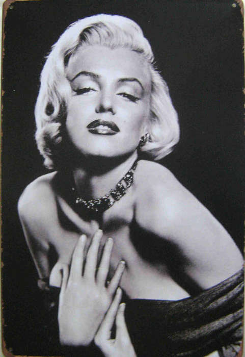 Marilyn Monroe distressed metal sign                                                         mt28