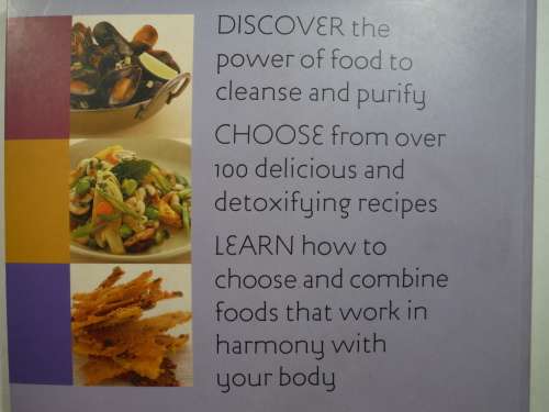 The Detox Cook : Over 100 Blissful Detoxing Recipes - Louisa J. Walters