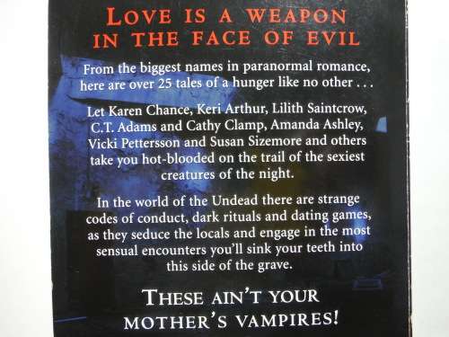 The Mammoth Book of Vampire Romance - Paperback - Edited by Trisha Telep