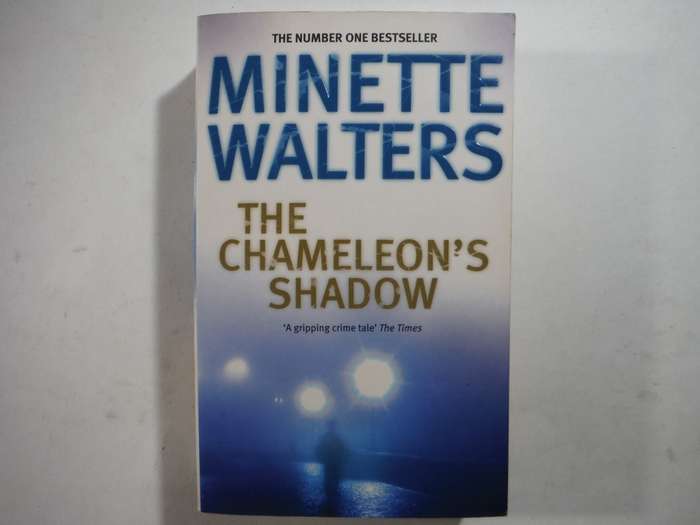 The Chameleon`s Shadow - Paperback - Minette Walters