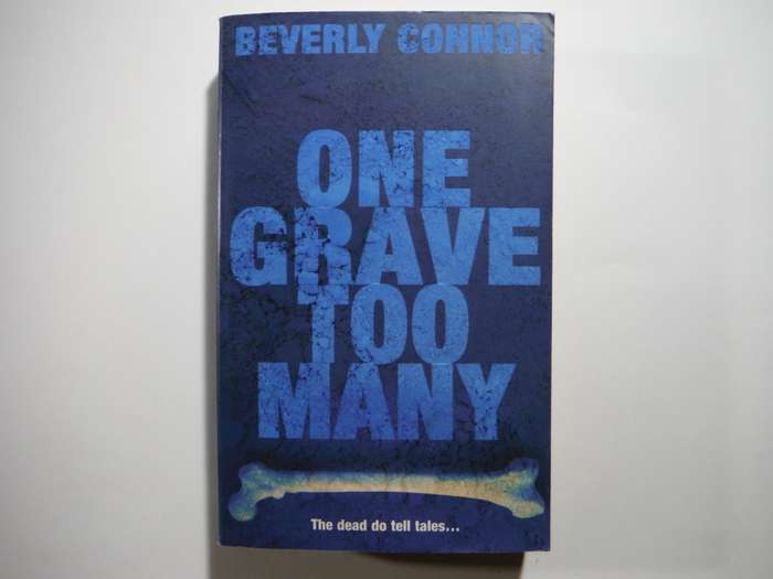 One Grave Too Many - Paperback - Beverly Connor