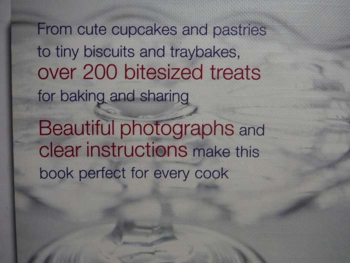Hamlyn All Colour Cookbook : 200 Mini Cakes & Bakes - Softcover