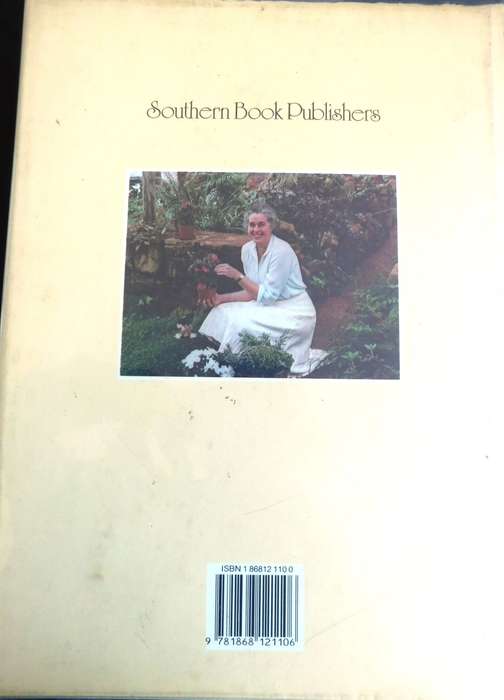 MARGARET ROBERTS  Growing Herbs [BOOK]