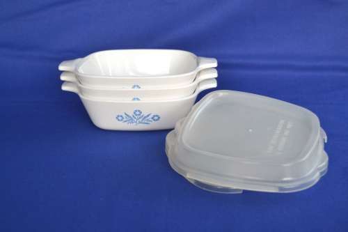 Corningware Small Caserole Dishes with Plastic Storage Lids - Set of Three