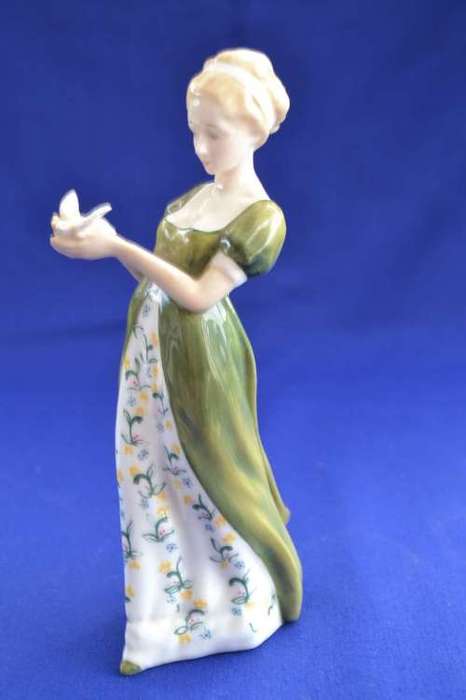 Royal Doulton Figurine Veneta HN2722