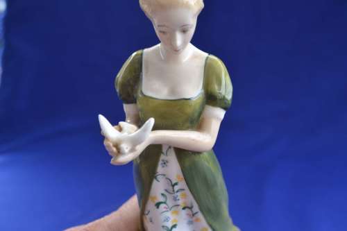 Royal Doulton Figurine Veneta HN2722