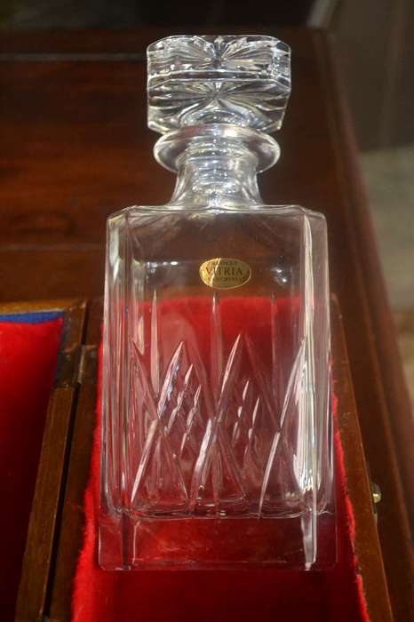 Vitria Hand Cut Lead Crystal Decanter in Wooden Presentation Box