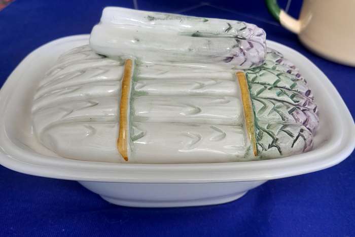 Assorted items as per Pictures - 4 Pieces