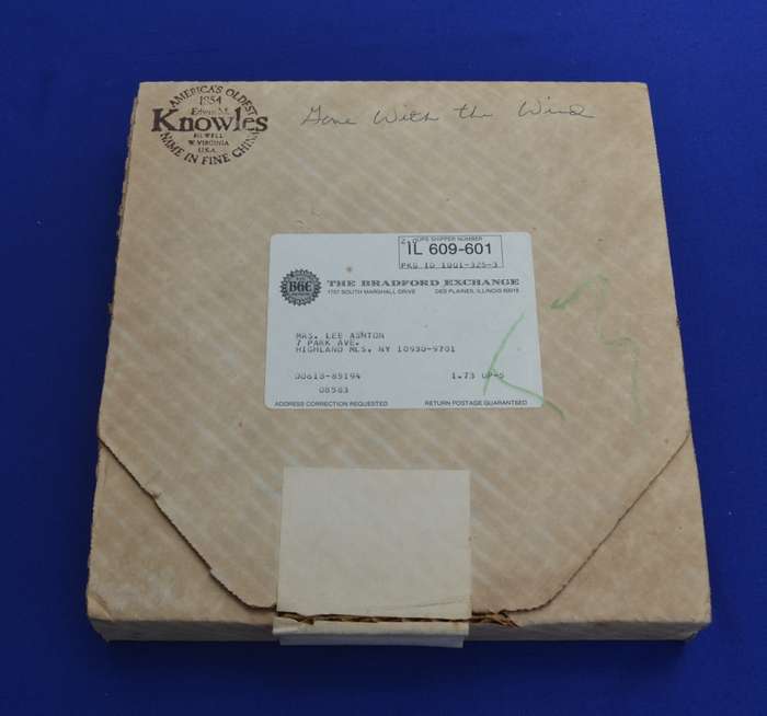 Knowles Vintage Porcelain Collectors Plate 1985 `Bonnie and Rhett` with COA and Box