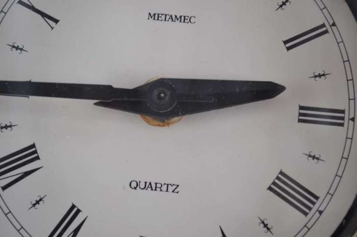 Metamec Nautical Style Quartz Clock and Barometer on Wooden Plaque