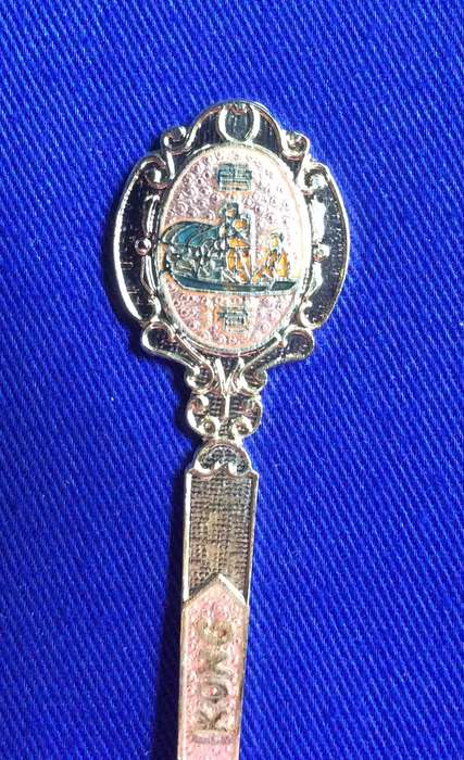 Gilt collectible spoons, Hong Kong and Singapore x 3