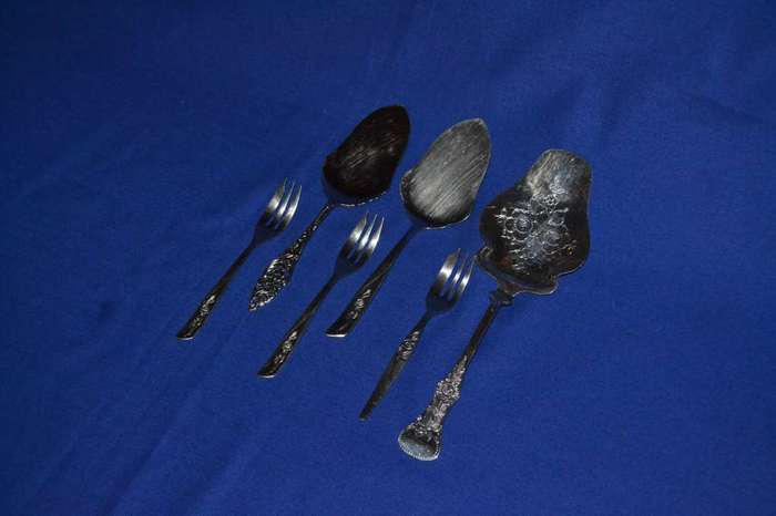 Assorted Cake Lifters and Cake Forks + 6 Pieces