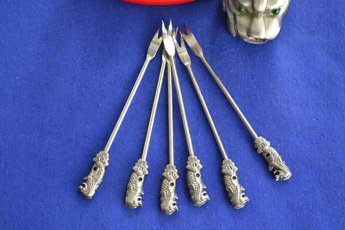 Vintage Pewter Singapore Merlion  Containing Six Merlion Cocktail forks