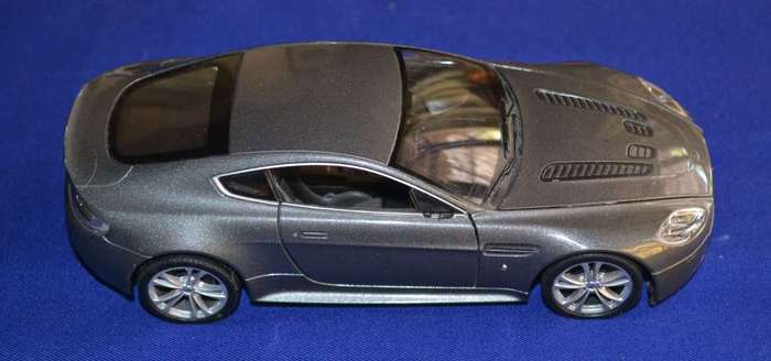 Welly James Bond 007  - Die another Day - Aston Martin V12 Model