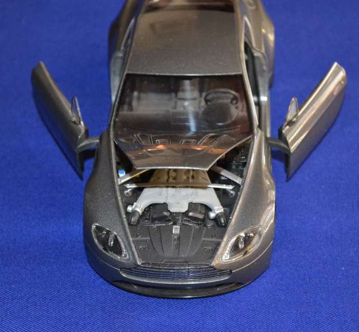 Welly James Bond 007  - Die another Day - Aston Martin V12 Model