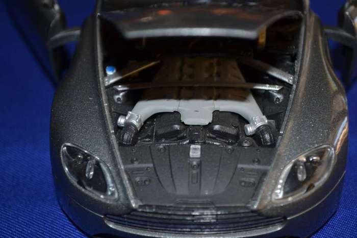 Welly James Bond 007  - Die another Day - Aston Martin V12 Model