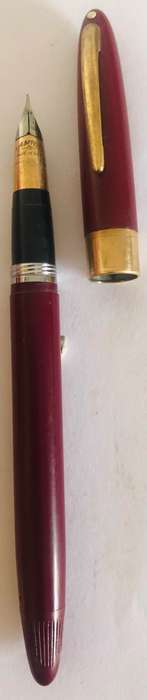 SHEAFFER MAROON FOUNTAIN PEN WITH GOLD TRIM WITH 14K NIB WHITE DOT IN ORIGINAL BOX