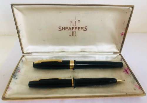 VINTAGE SHEAFFER`S FOUNTAIN PEN AND PENCIL BLACK AND GOLD IN ORIGINAL BOX