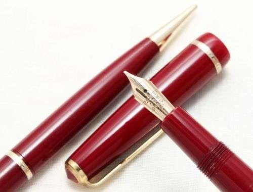 PARKER BURGUNDY SLIMFOLD FOUNTAIN PEN WITH 14K GOLD NIB AND MATCHING PENCIL