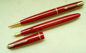 PARKER BURGUNDY SLIMFOLD FOUNTAIN PEN WITH 14K GOLD NIB AND MATCHING PENCIL