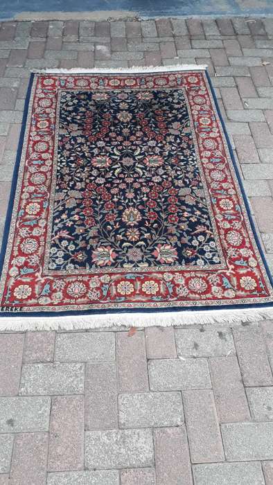 BEAUTIFUL ORIENTAL / PERSIAN STYLE HEREKE FINELY KNOTTED CARPET RUG BLUE REDS LOTUS FLORAL