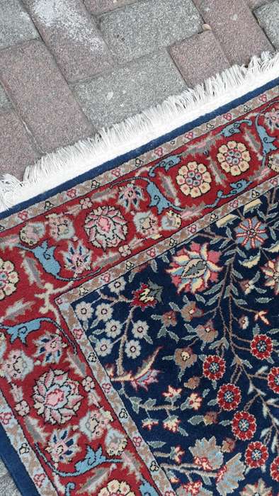 BEAUTIFUL ORIENTAL / PERSIAN STYLE HEREKE FINELY KNOTTED CARPET RUG BLUE REDS LOTUS FLORAL