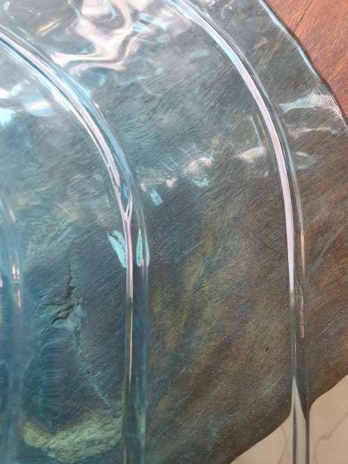 STUNNING GLASS FRUIT OR OTHER BOWL, IN BLUE WITH DIMPLE AND RIBBING DETAIL