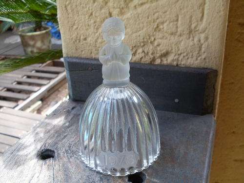 VINTAGE 1978 GOEBEL CRYSTAL BELL. HANDLE IS A GIRL WITH PONYTAIL PRAYING MARKED