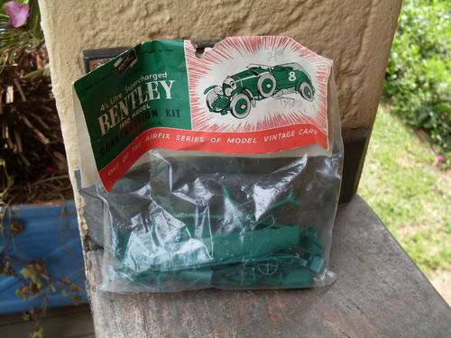VINTAGE ENGLISH AIRFIX SCALE MODEL IN ORIGINAL PACKAGING 4 1/2 LITRE SUPERCHARGED BENTLEY 1930