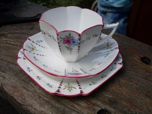 VINTAGE SHELLEY CHINA QUEEN ANN, DELICATE & DAINTY PINK FLORAL +  GEOMETRIC TEA TRIO CUP HAIRLINE