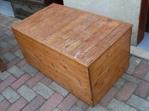 PINE WOOD VINTAGE??? TOY, BLANKET OR STORAGE BOX PLAIN & SIMPLE