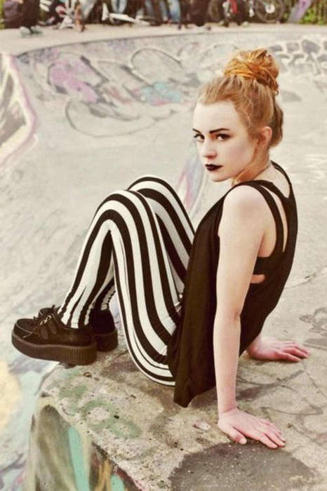 Edgy striped leggings