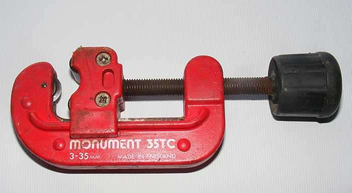 Monument pipe cutter