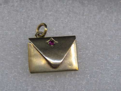 VINTAGE 9ct GOLD UNUSUAL  ENVELOPE CHARM
