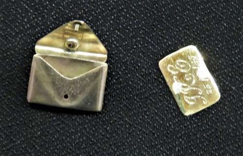 VINTAGE 9ct GOLD UNUSUAL  ENVELOPE CHARM