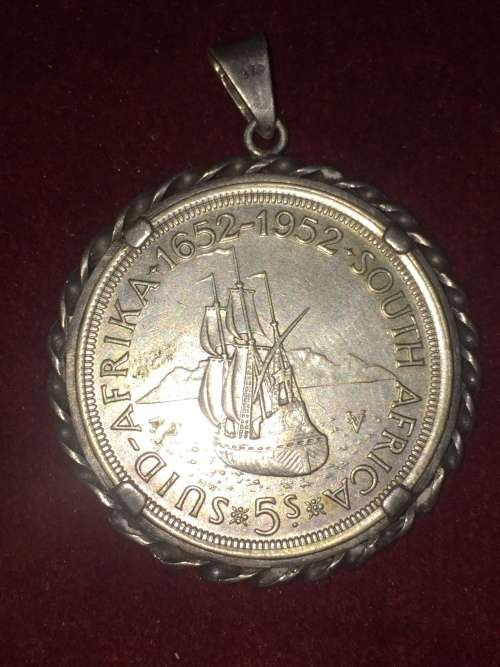 CRAZY R1!!!! 1952 crown in pendant!!!