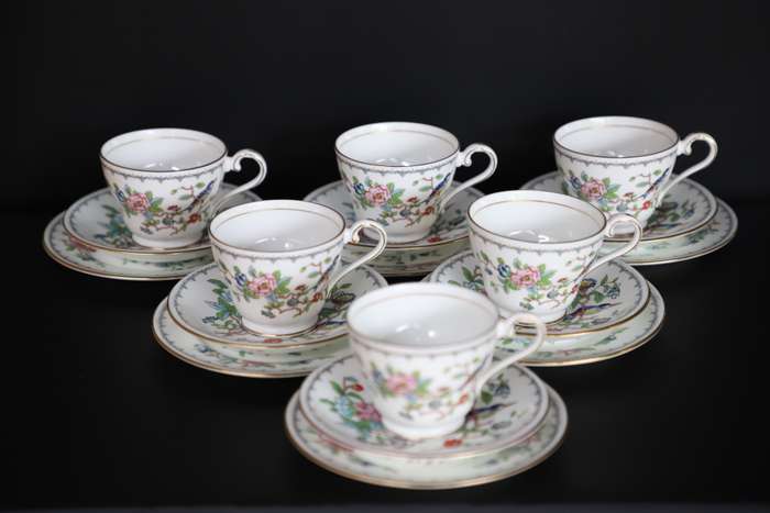 Aynsley -china- -PEMBROKE pattern--TEA cups saucer side plates(Trios)