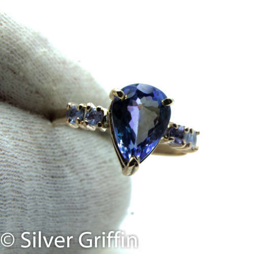 *2.84 tcw 100% Natural Tanzanite Ring  9ct Solid  Gold.