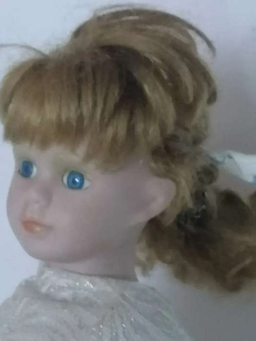 STUNNING VINTAGE PORCELAIN DOLL - VERY NEED