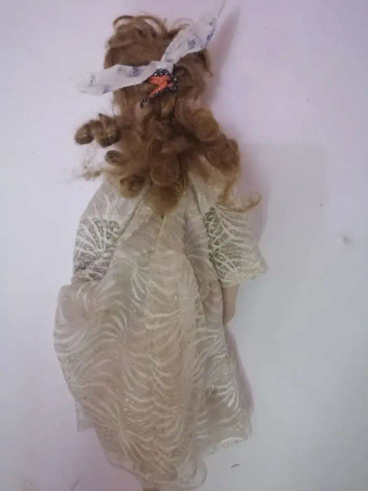 STUNNING VINTAGE PORCELAIN DOLL - VERY NEED